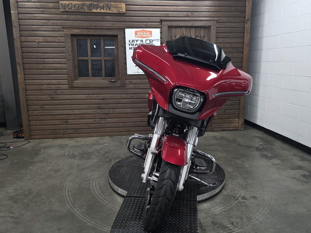 2025 Harley-Davidson Street Glide BRILLIANT RED/CHROME TRIM - Photo 6