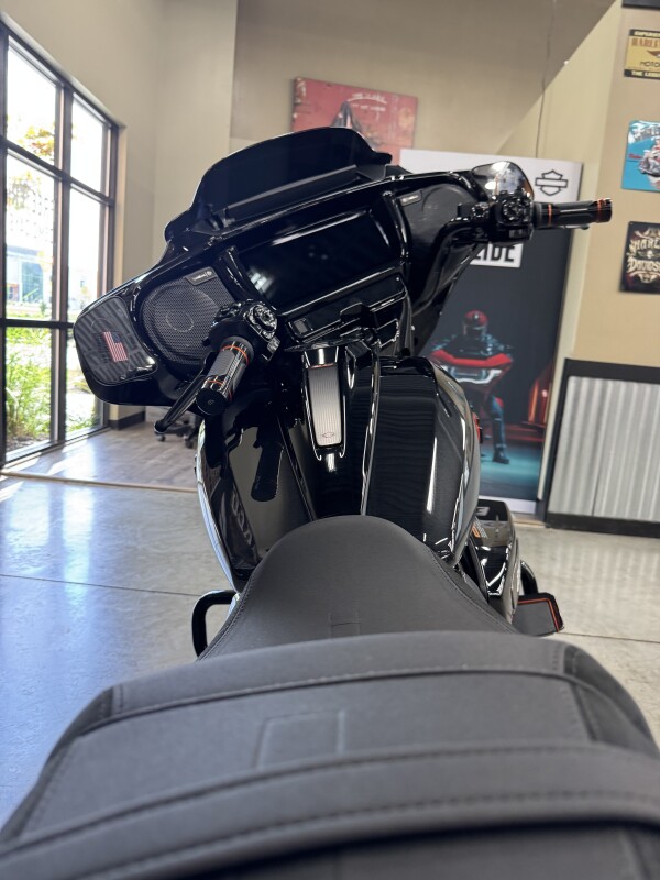 2025 Harley-Davidson CVO Street Glide FLHXSE - Photo 4
