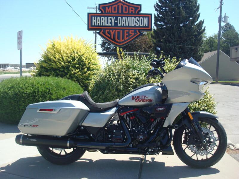 2025 Harley-Davidson® CVO™ Road Glide® ST Mercury Silver