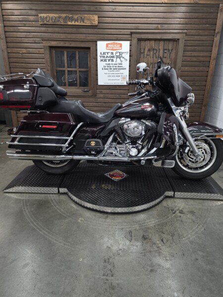 2006 Harley-Davidson® Electra Glide® Ultra Classic® CHRY/BLK PRL W/PINSTRIPE