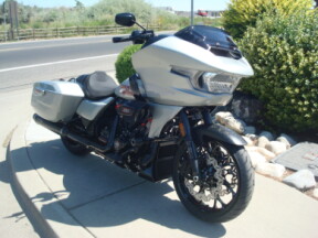 2025 Harley-Davidson® CVO™ Road Glide® ST Mercury Silver thumb 1