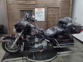 2006 Harley-Davidson® Electra Glide® Ultra Classic® CHRY/BLK PRL W/PINSTRIPE thumb 0