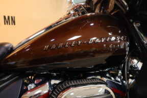 2019 Harley-Davidson HD Touring FLHTKSE CVO Ultra Limited thumb 3