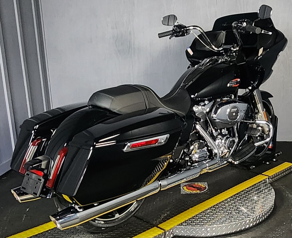 2025 Harley-Davidson Road Glide FLTRX VIVID BLACK - Photo 8