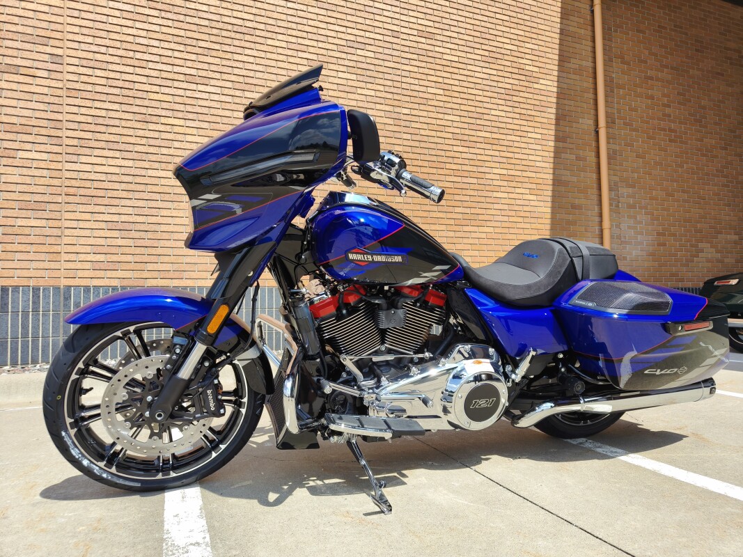 2025 Harley-Davidson CVO Street Glide Blue Streak