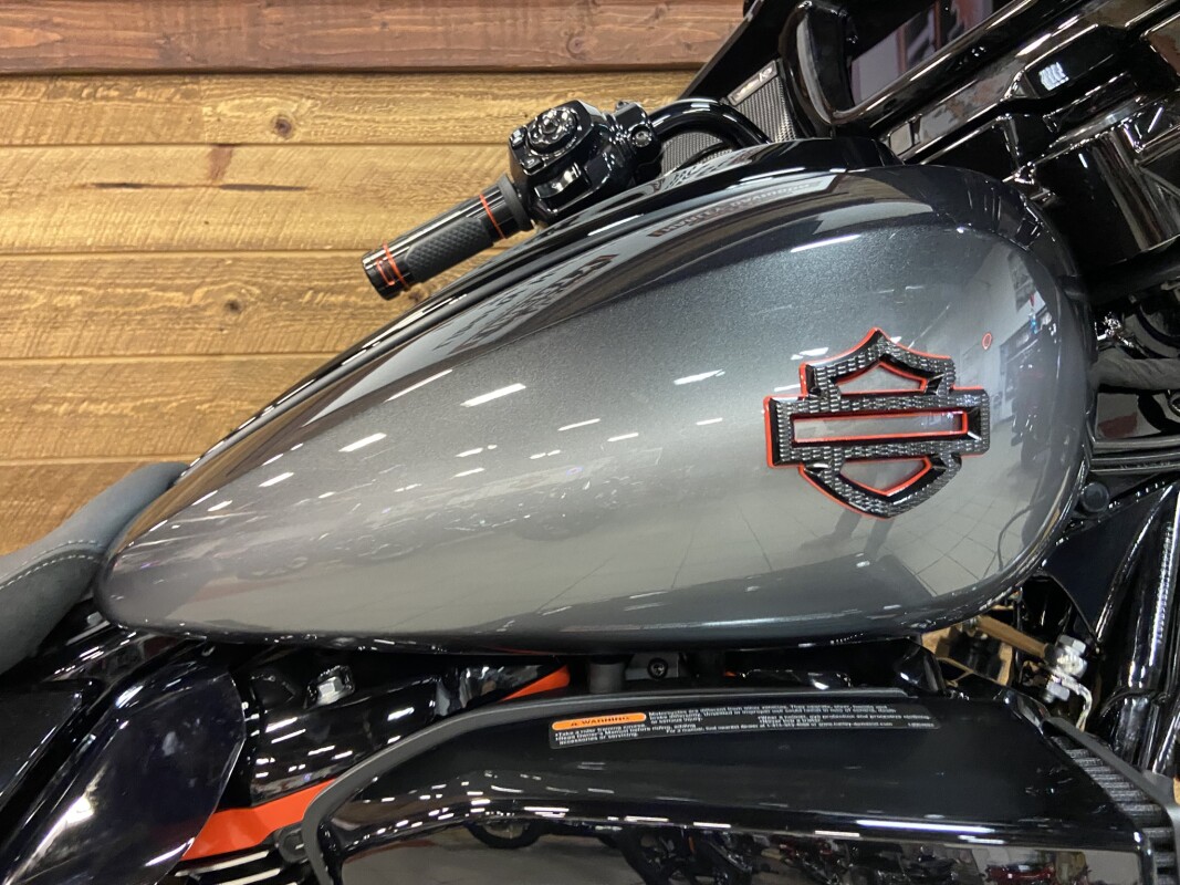 2025 Harley-Davidson CVO Street Glide Raven Fade FLHXSE - Photo 2
