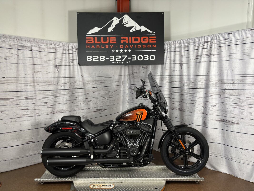 2025 Road Glide – Iconic Style Meets Comfort