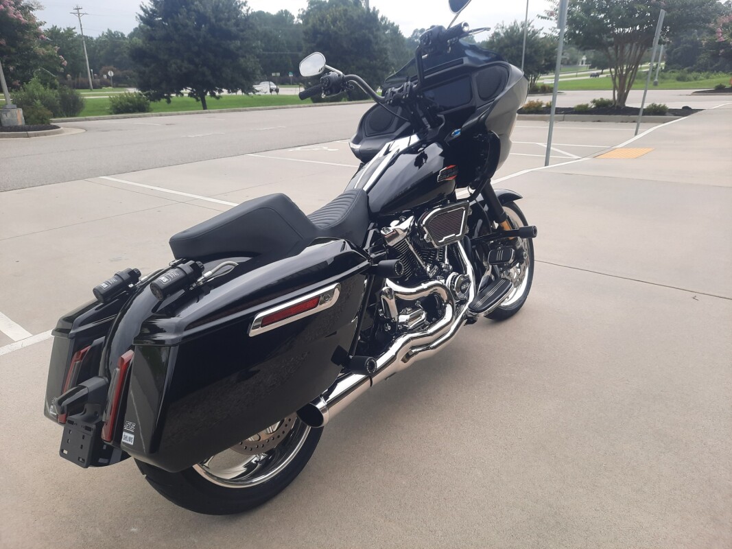 2025 Harley-Davidson Road Glide Vivid Black - Photo 6