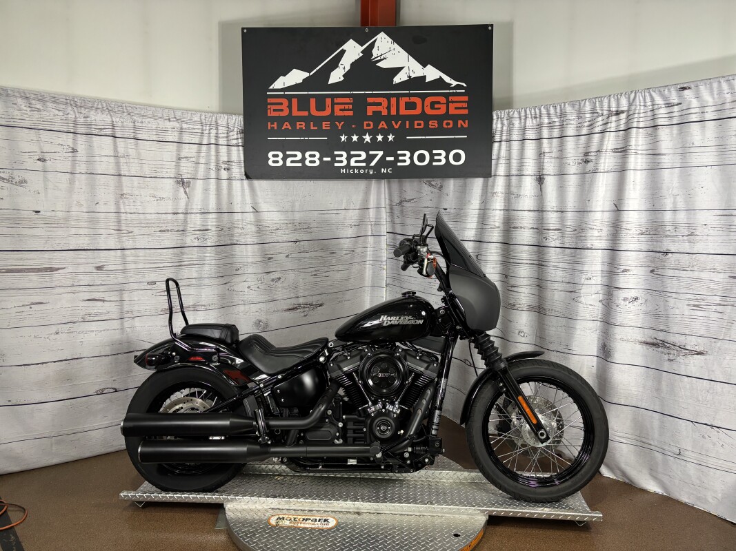 2018 Street Bob – Lean and Mean Softail