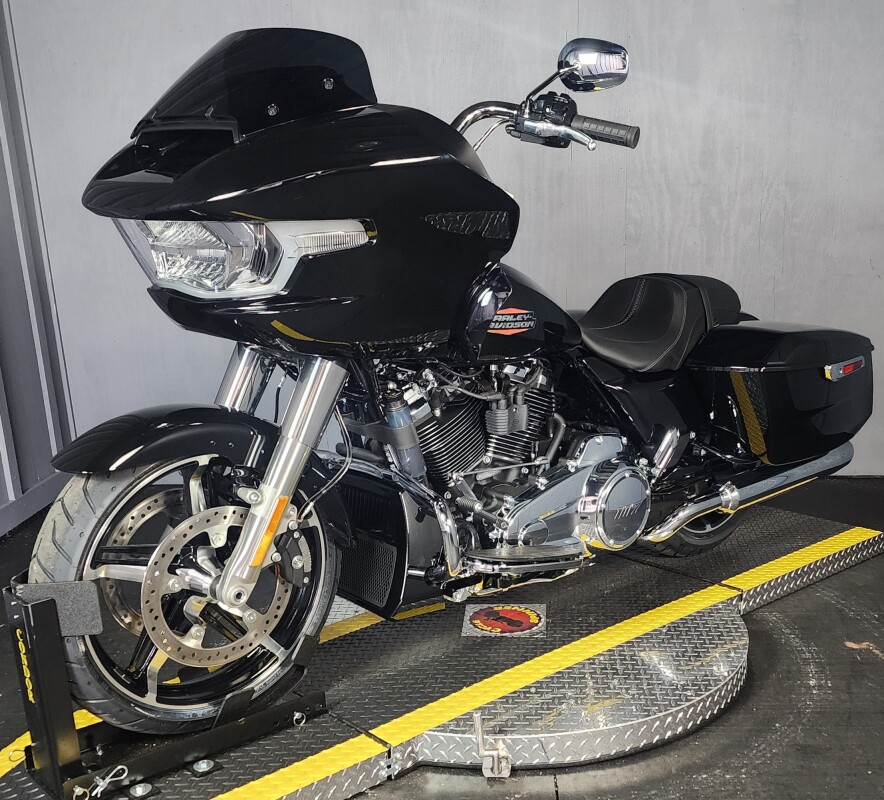 2025 Harley-Davidson Road Glide FLTRX VIVID BLACK - Photo 9