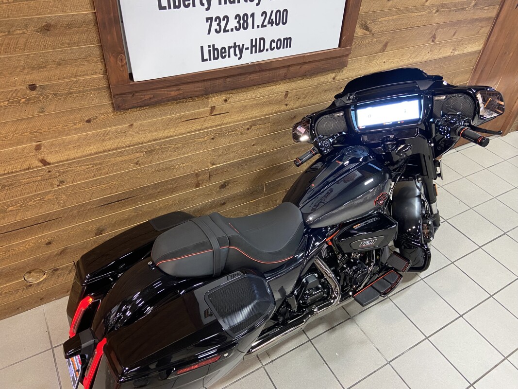 2025 Harley-Davidson CVO Street Glide Raven Fade FLHXSE - Photo 7