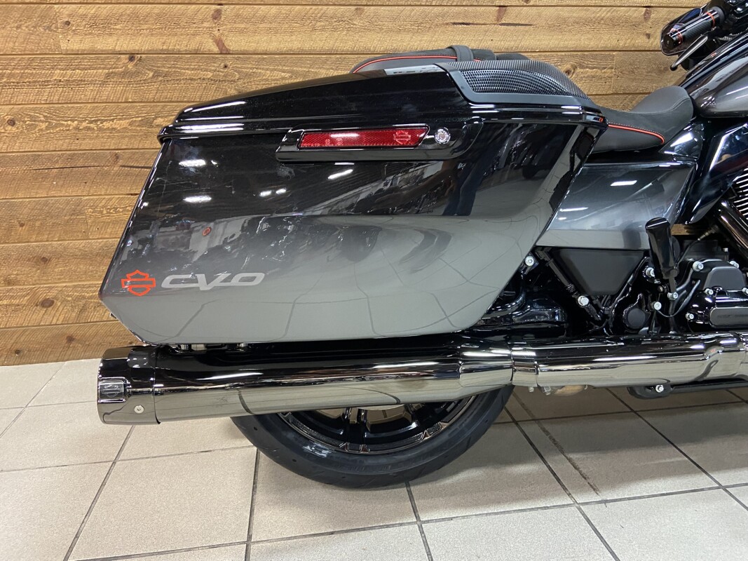2025 Harley-Davidson CVO Street Glide Raven Fade FLHXSE - Photo 5