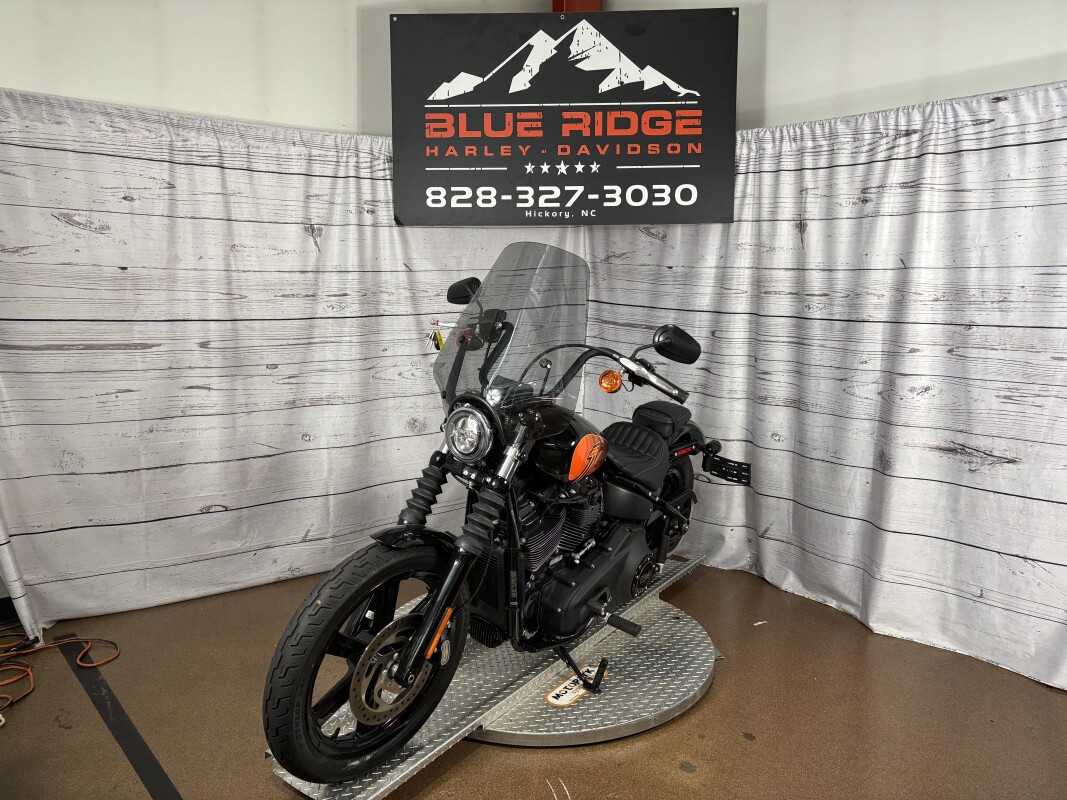 2025 Road Glide – Iconic Style Meets Comfort - Photo 4