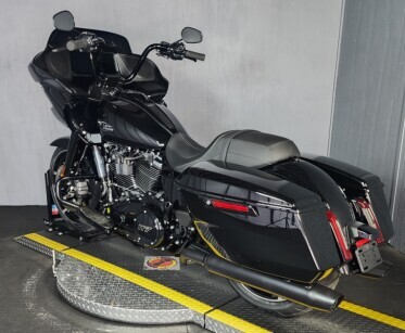 2025 Harley-Davidson Road Glide FLTRX VIVID BLACK - Photo 10