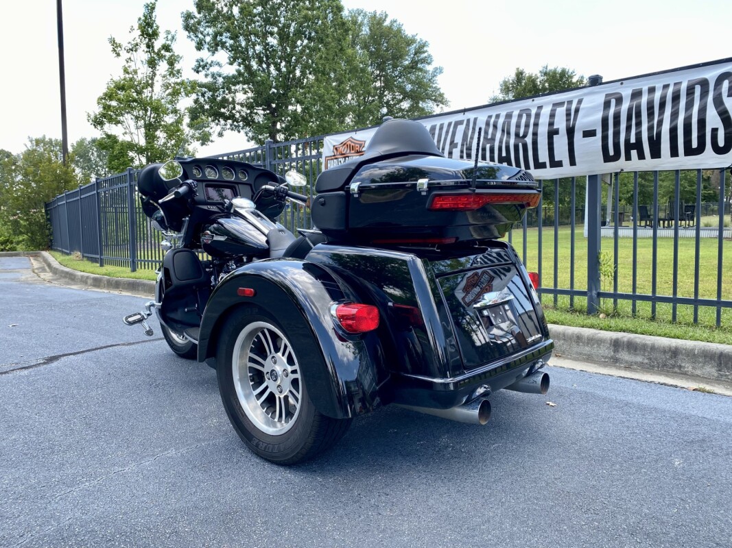 2023 Harley-Davidson Tri Glide Ultra Vivid Black - Photo 3