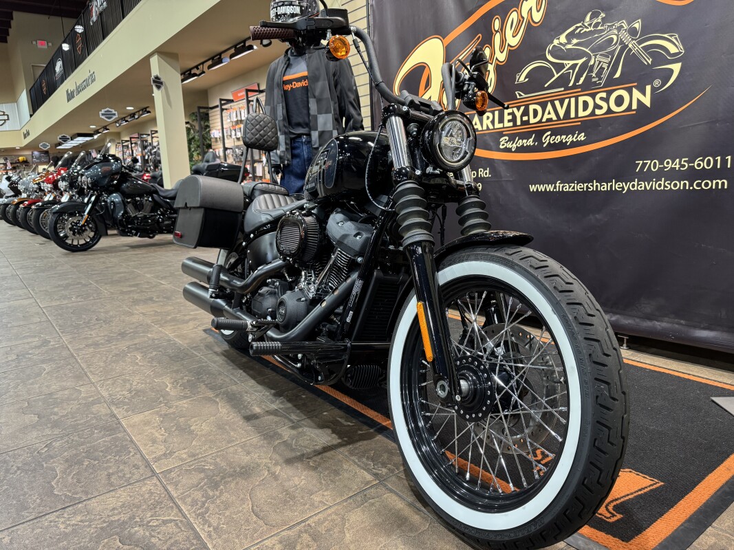 2024 Harley-Davidson Street Bob 114 Vivid Black - Photo 4