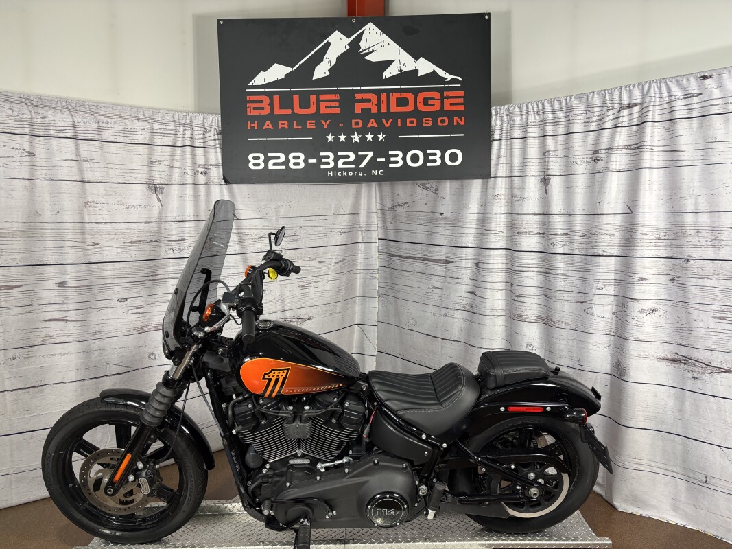 2025 Road Glide – Iconic Style Meets Comfort - Photo 5