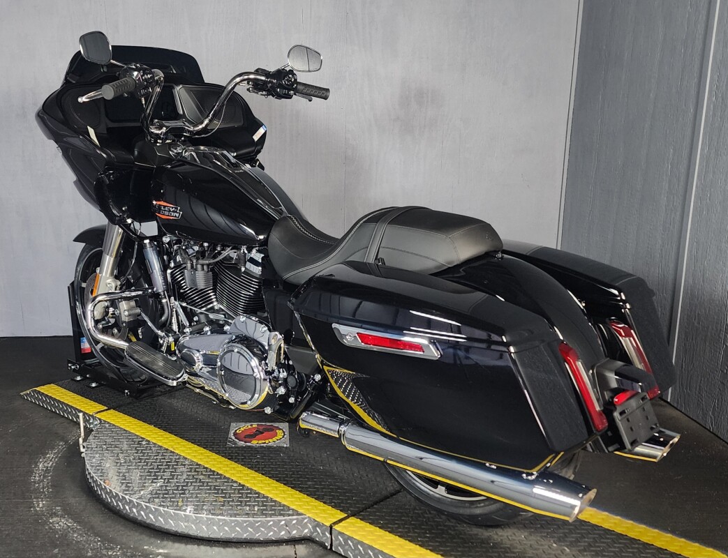 2025 Harley-Davidson Road Glide FLTRX VIVID BLACK - Photo 10