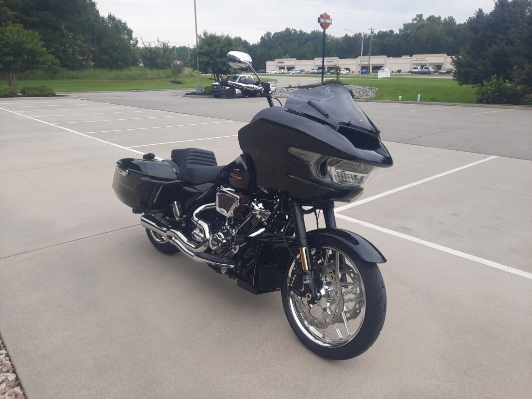 2025 Harley-Davidson Road Glide Vivid Black - Photo 4