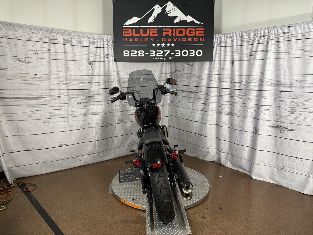 2025 Road Glide – Iconic Style Meets Comfort - Photo 7