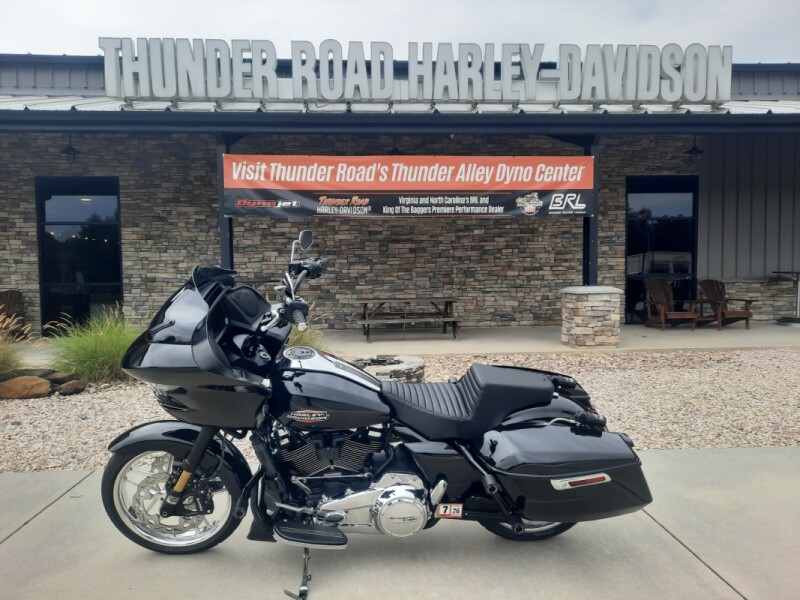 2025 Harley-Davidson® Road Glide® Vivid Black