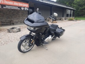 2025 Harley-Davidson® Road Glide® Vivid Black thumb 2