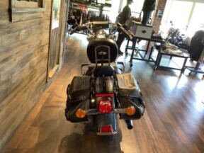 Harley-Davidson® Heritage Softail® Classic 2015 FLSTC U527-15 Custom Colour Black Magic thumb 0