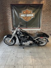 2025 Harley-Davidson® Fat Boy® FLFB Vivid Black thumb 2
