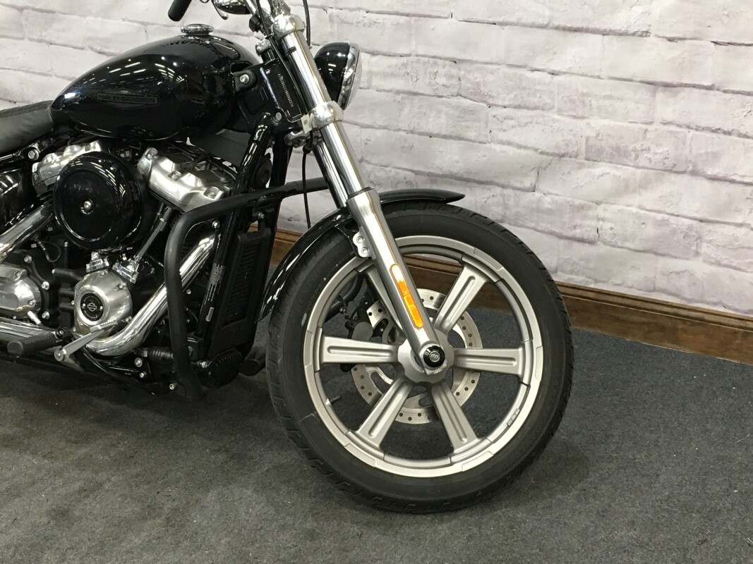 2022 Harley-Davidson Softail Standard Vivid Black FXST - Photo 4