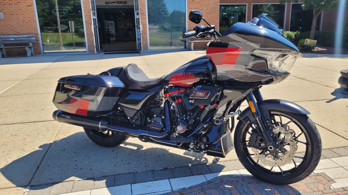 2025 Harley-Davidson CVO Road Glide ST - Photo 2