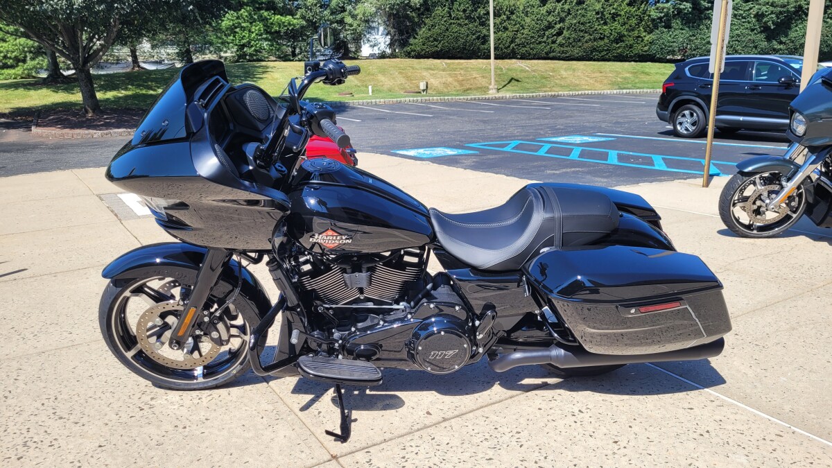 2025 Harley-Davidson Road Glide - Photo 4