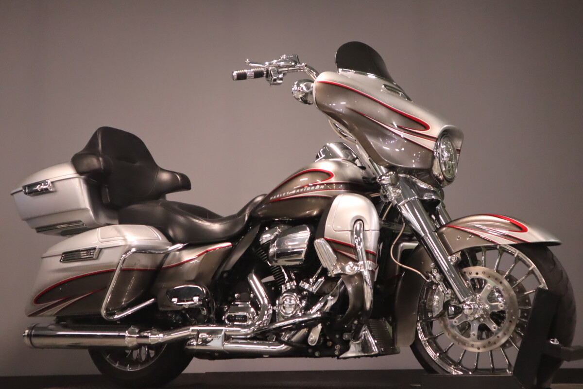 2019 Harley-Davidson Street Glide FLHX - Photo 2
