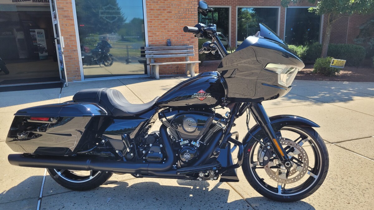 2025 Harley-Davidson Road Glide - Photo 2
