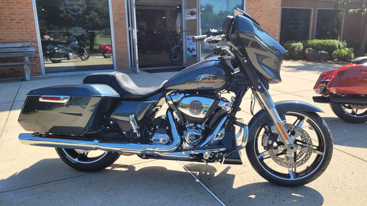 2025 Harley-Davidson Street Glide - Photo 2