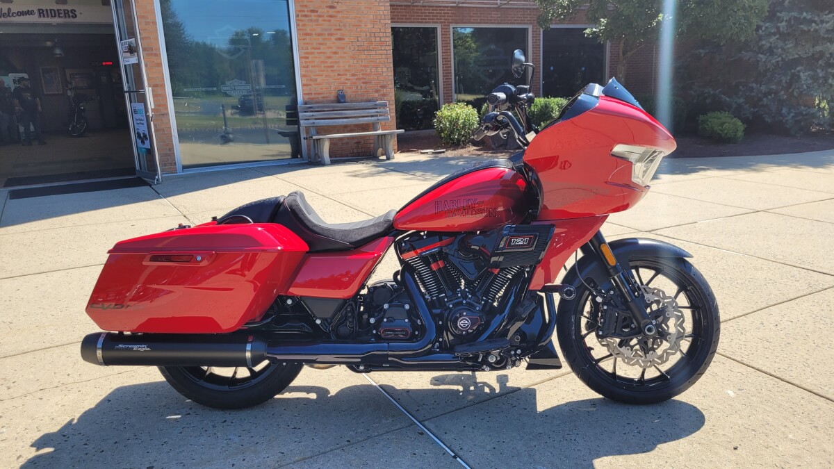2025 Harley-Davidson CVO Road Glide ST - Photo 2