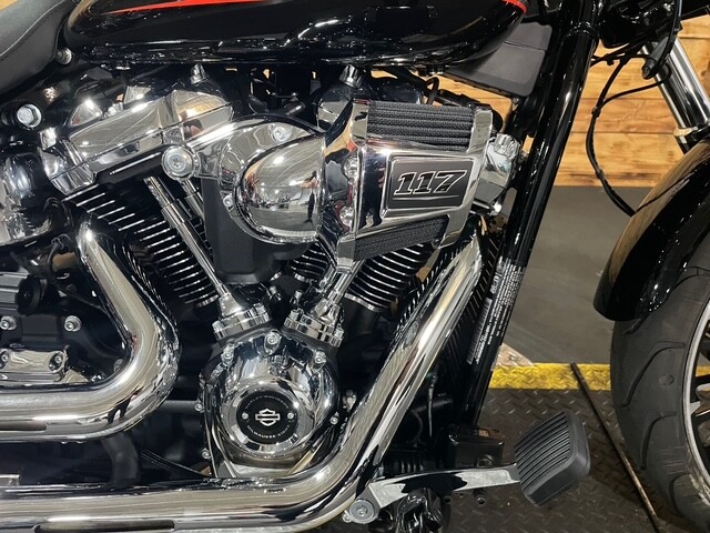 Harley-Davidson Breakout 117 2024 FXBR VIVID BLACK - Photo 2