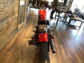 Harley-Davidson® Iron 883™ 2019 XL 883N U110-19 Wicked Red thumb 0