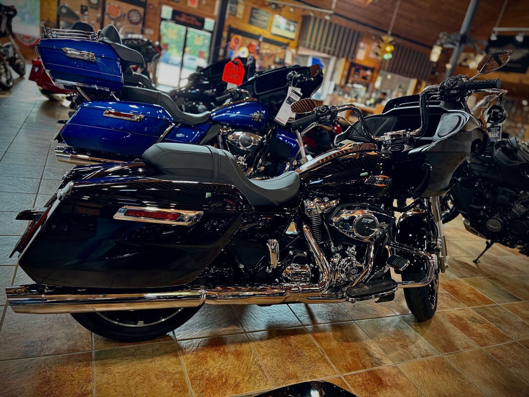 2025 Harley-Davidson Road Glide Vivid Black