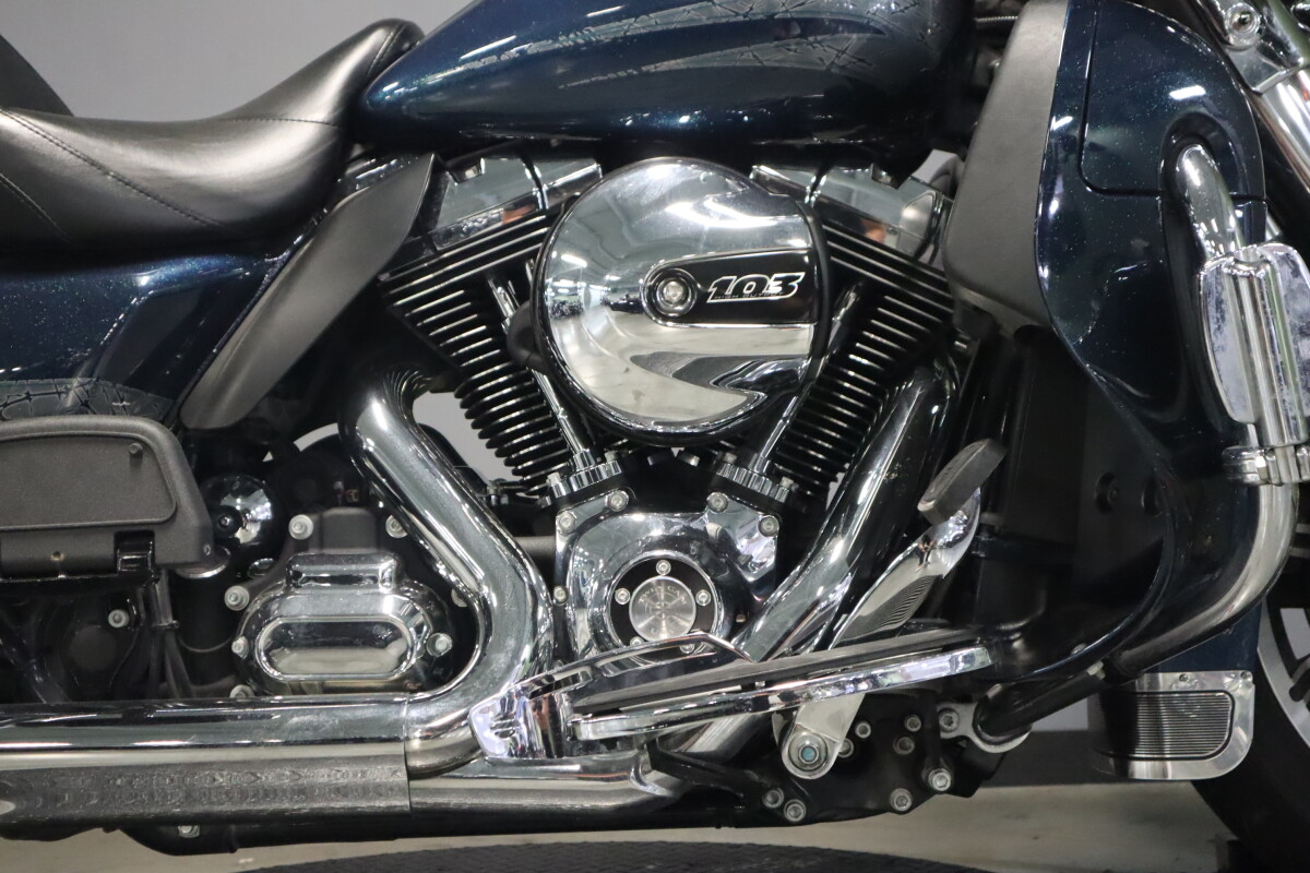 2016 Harley-Davidson Electra Glide Ultra Classic FLHTCU - Photo 9