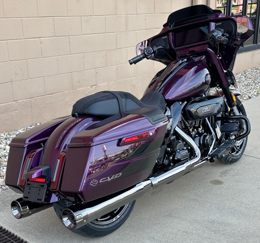 2025 Harley-Davidson CVO Street Glide Poison Berry - Photo 2