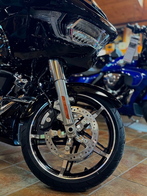 2025 Harley-Davidson Road Glide Vivid Black - Photo 4