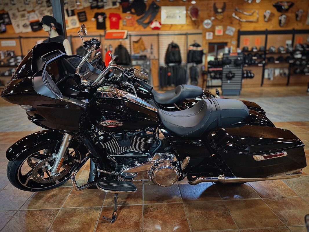 2025 Harley-Davidson Road Glide Vivid Black - Photo 2