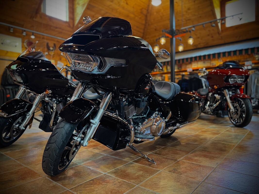 2025 Harley-Davidson Road Glide Vivid Black - Photo 3