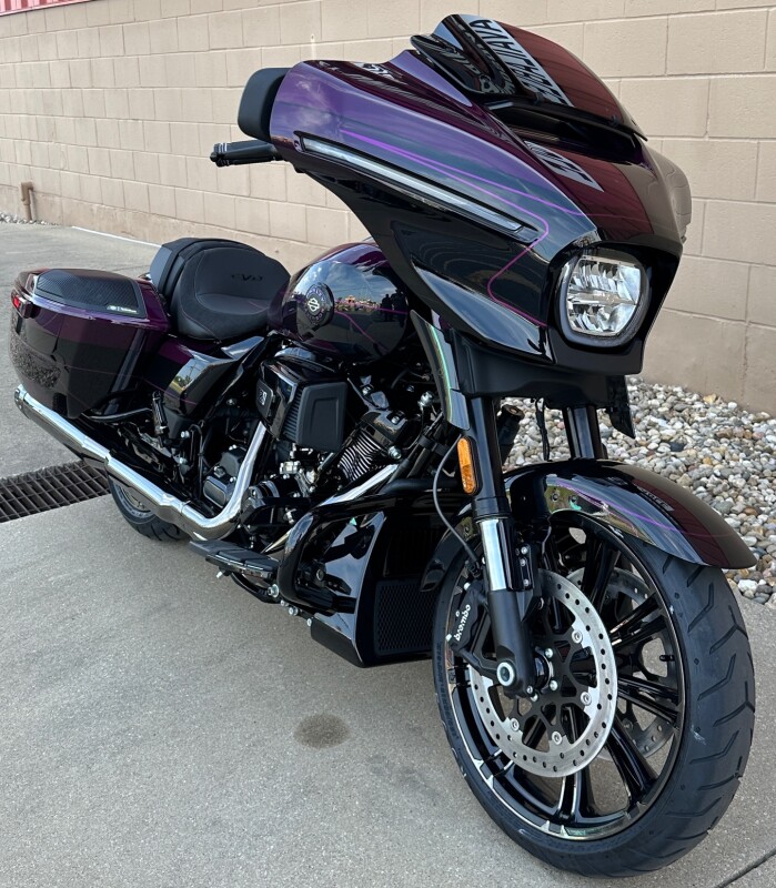 2025 Harley-Davidson CVO Street Glide Poison Berry - Photo 3