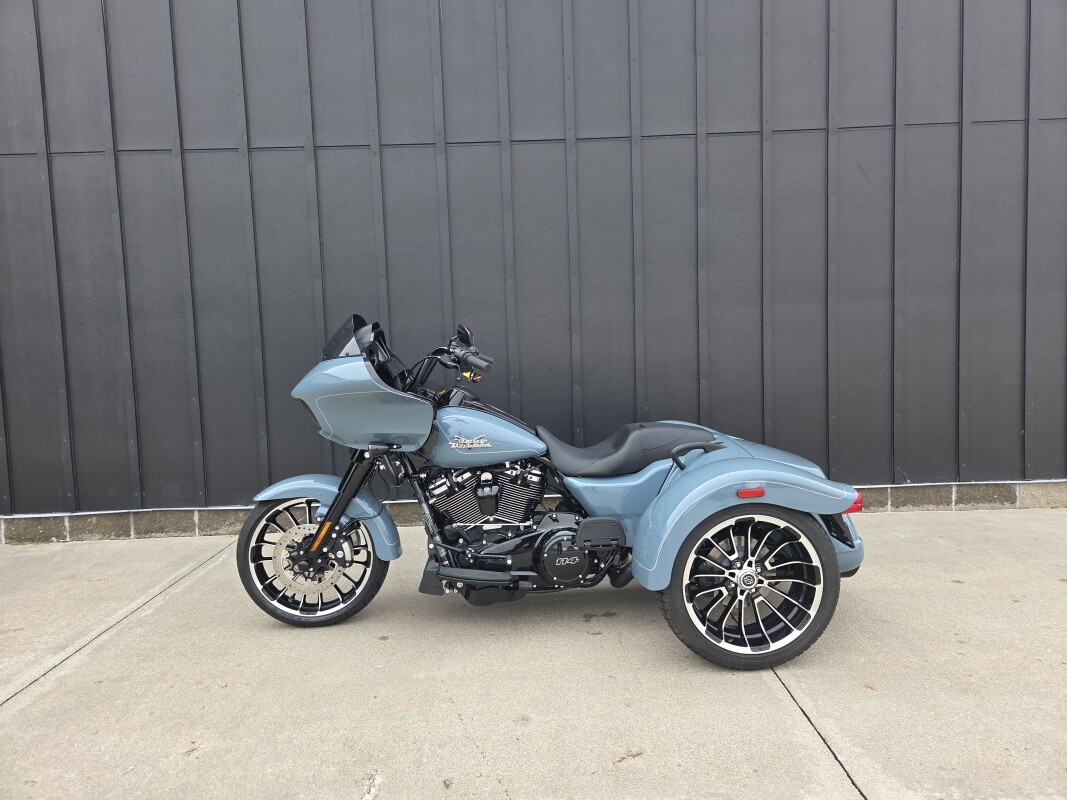 FLTRT 2024 Road Glide 3
