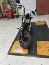 2025 Harley-Davidson® Street Bob® Vivid Black w/Cast Wheels thumb 2