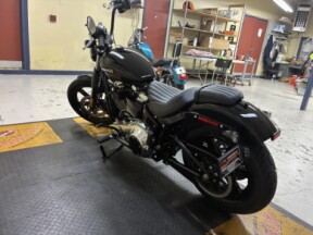 2025 Harley-Davidson® Street Bob® Vivid Black w/Cast Wheels thumb 0