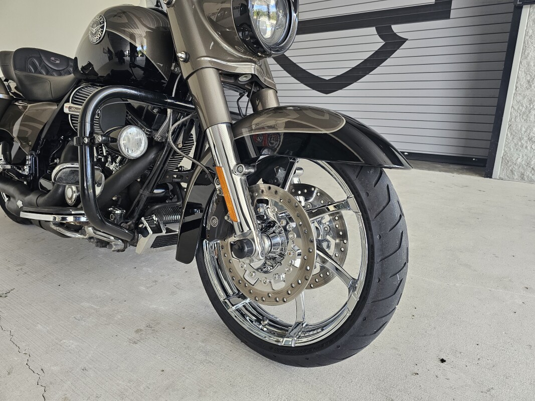 2014 Harley-Davidson CVO Road King - Photo 3