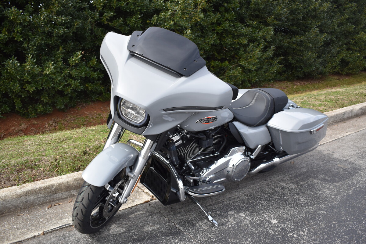2025 Street Glide – Stripped-Down Tourer - Photo 2