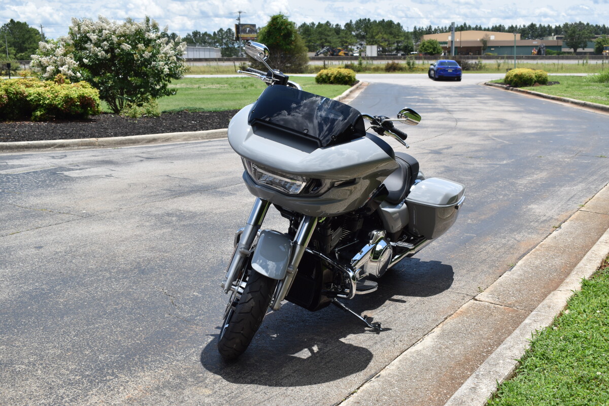 2025 Road Glide – Shark Nose Touring Icon - Photo 4